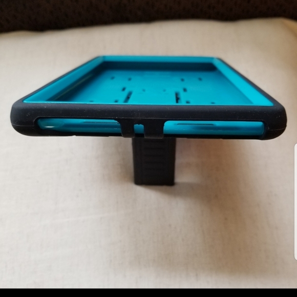 NWOT.. KINDLE FIRE 8 TABLET COVER WITH STAND - Picture 8 of 11